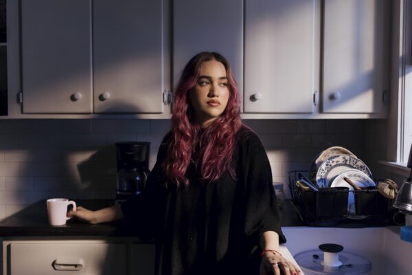 «¡Descubre el impactante nuevo sencillo de la ganadora del Latin GRAMMY, Ela Taubert!»