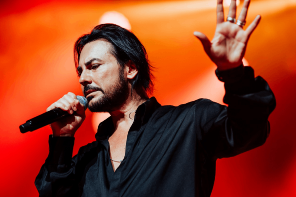«Beto Cuevas se une a BlackElbow y ONErpm para sorprender con un nuevo álbum»