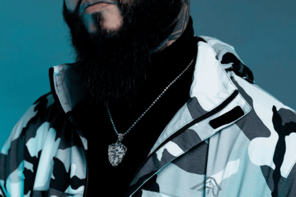 Farruko se prepara para sorprender con su nuevo disco ¡Descubre cómo «Cables Cruzados» está conquistando los listados!