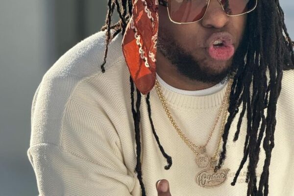 «Mackie está a punto de lanzar el hit del verano: ‘Bikini'»