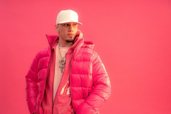 Omar Courtz sorprende con su tercera actuación en el Choliseo