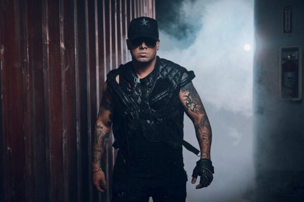 ¡Wisin se convierte en el Piloto Honorario del Pace Car en el emocionante NASCAR Straight Talk Wireless 400!