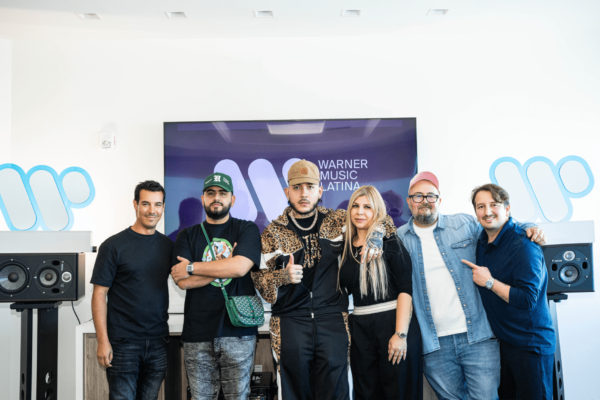 Kris R inicia un nuevo capítulo con Warner Music Latina